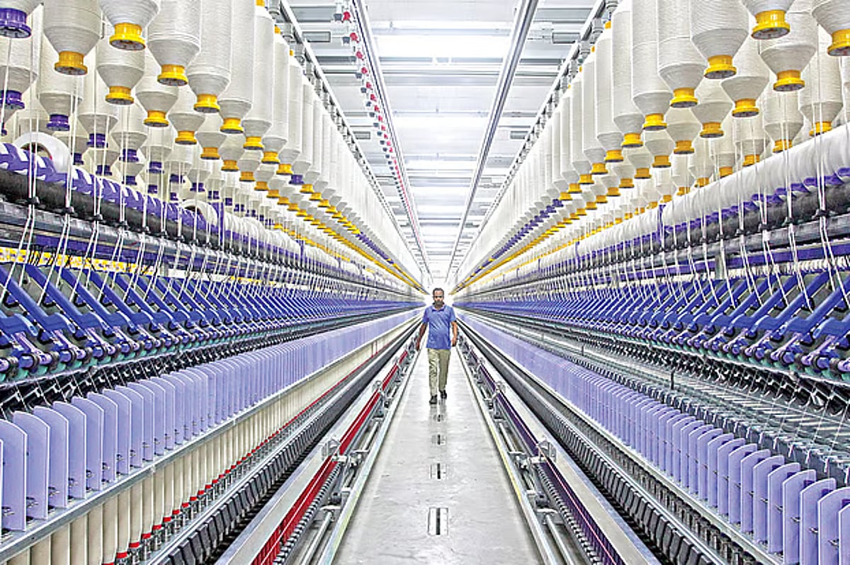 660 Bangladesh Textile Mills Hit by Gas Shortage as LNG Terminal Disruptions Persist
