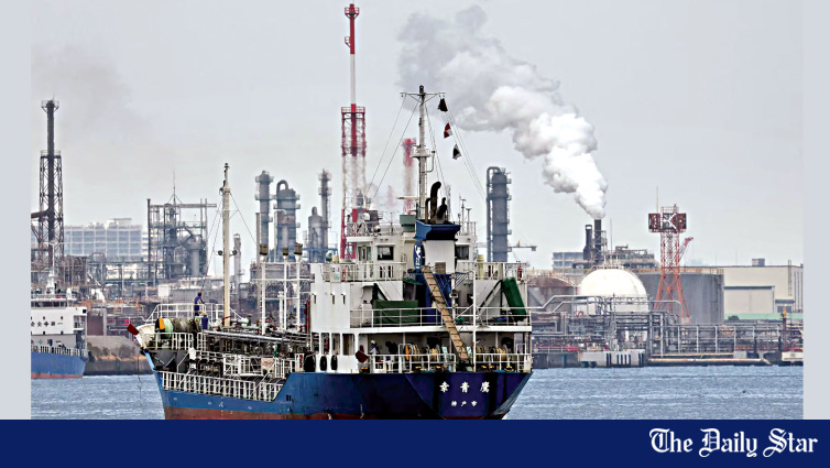 Asian refiners turn to smaller tankers as freight costs soar