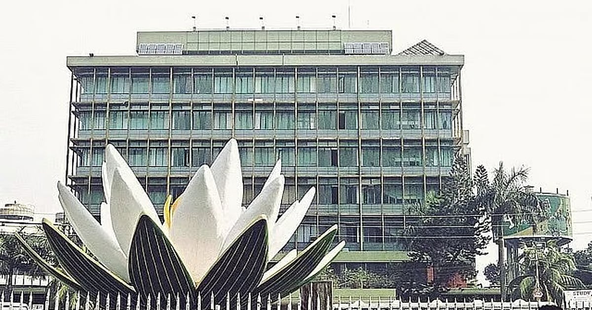 Bangladesh Bank headquarters representing eased foreign borrowing rules for foreign-owned companies