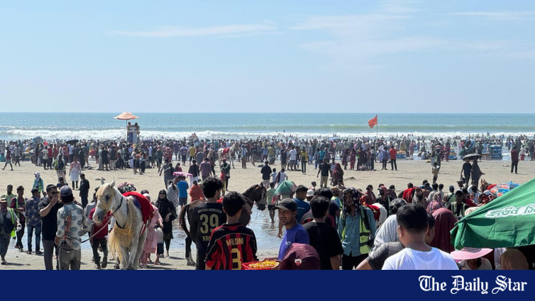 Despite resort fire, Cox’s Bazar packed with tourists during puja holidays
