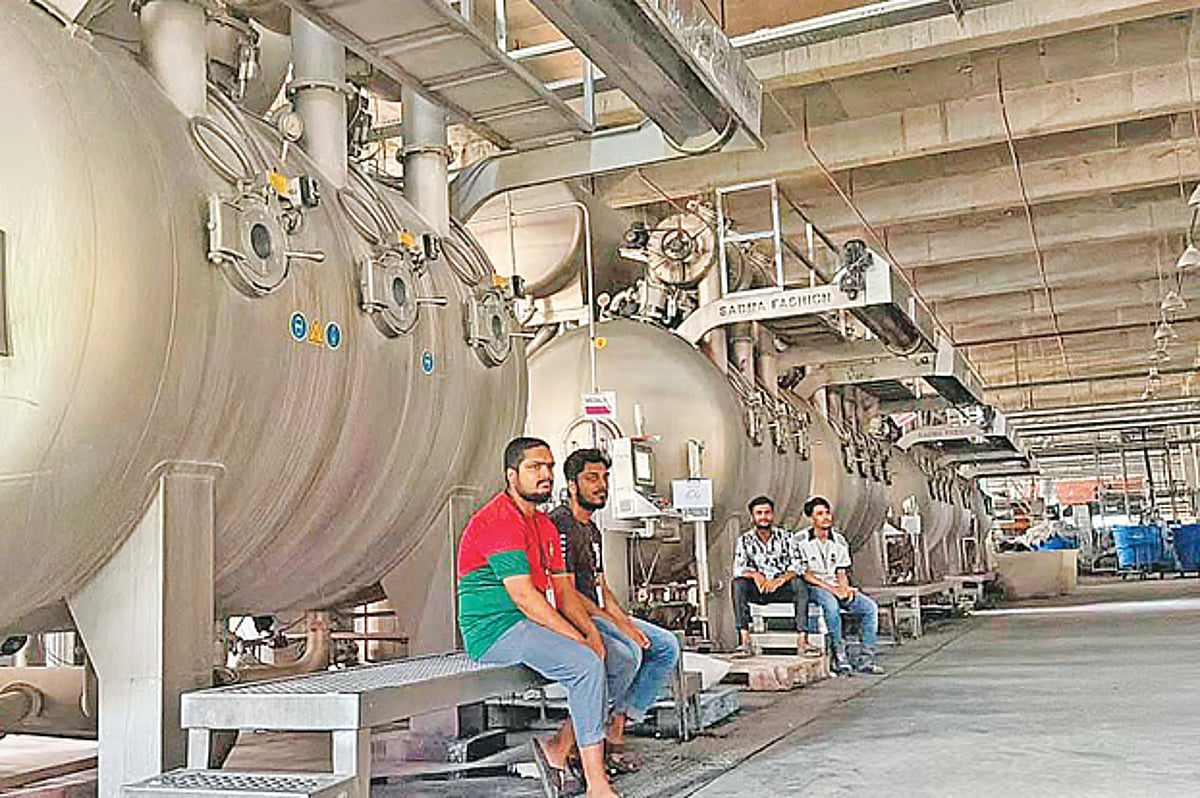 Gas Shortage Halts Production at Over 100 Bangladesh Factories Including Meghna and TK Group