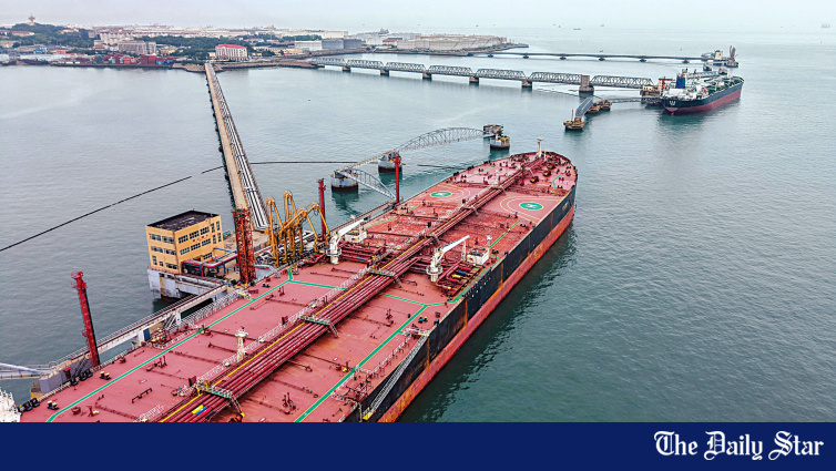 Oil Jumps More Than 2% After US Attack on Iran's Larak Island