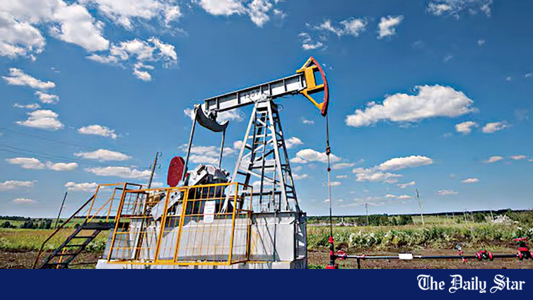 Oil Rebounds as Iran Denies Trump Talks: Hormuz Dispute Uncertain