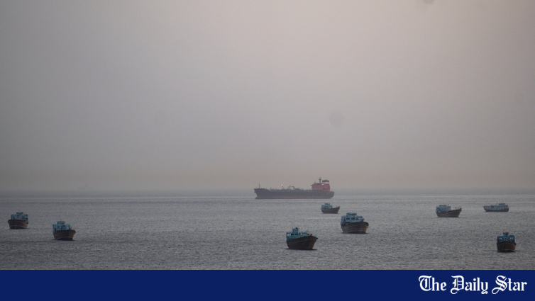 Shipping Through Strait of Hormuz Slows to Near Standstill After Tanker Attacks